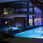 Wellness Horal - termální bazény v noci